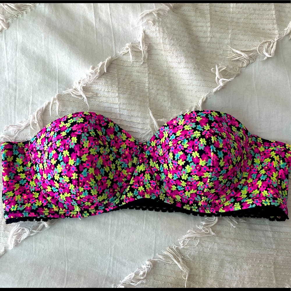 Bandeau style floral bathing suit top